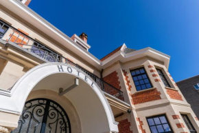 Отель Hotel Villa Monte  Хеист-Оп-Ден-Берг
